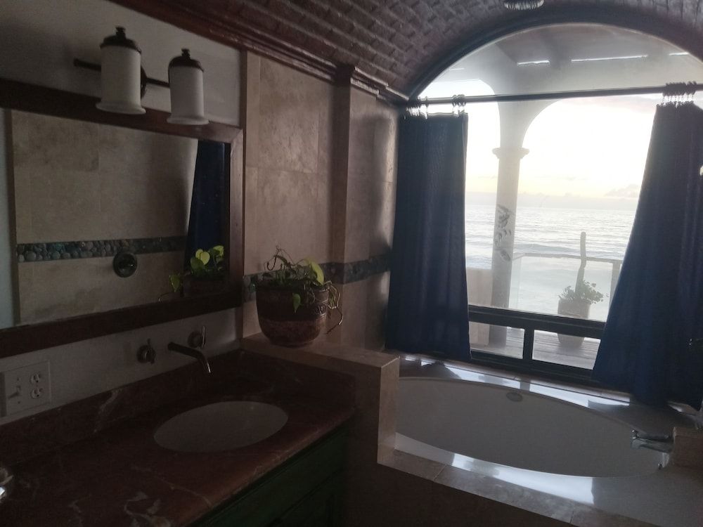 Casa Playa Baja Family Duplex, 2 Bedrooms, Beach View, Poolside 14