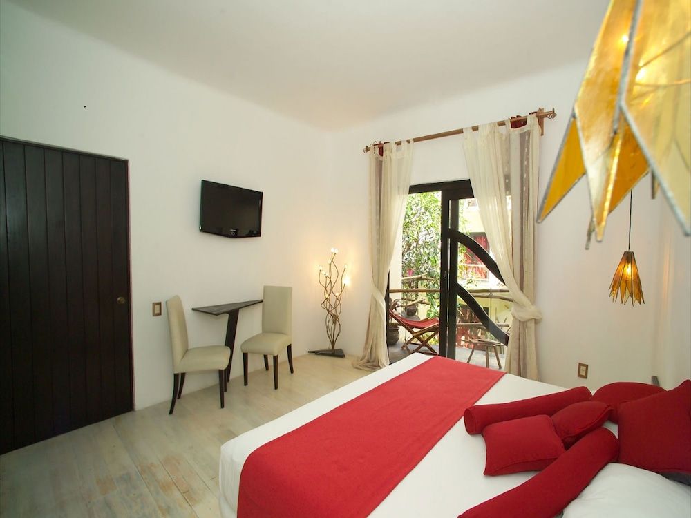 Kinbe Deluxe Boutique Hotel Deluxe Double Room, 1 King Bed, Balcony, Pool View 6