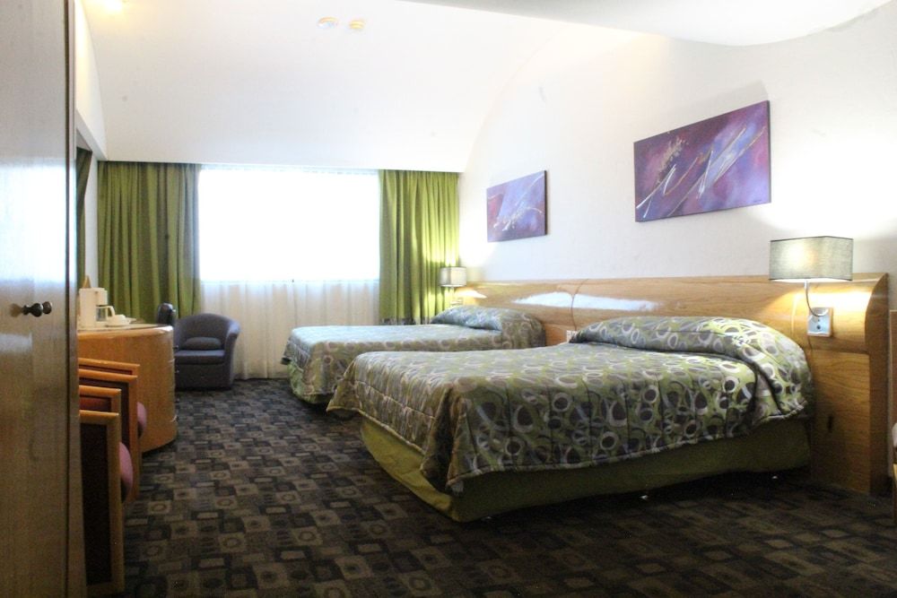 Mandarin Carton Deluxe Double Room 3