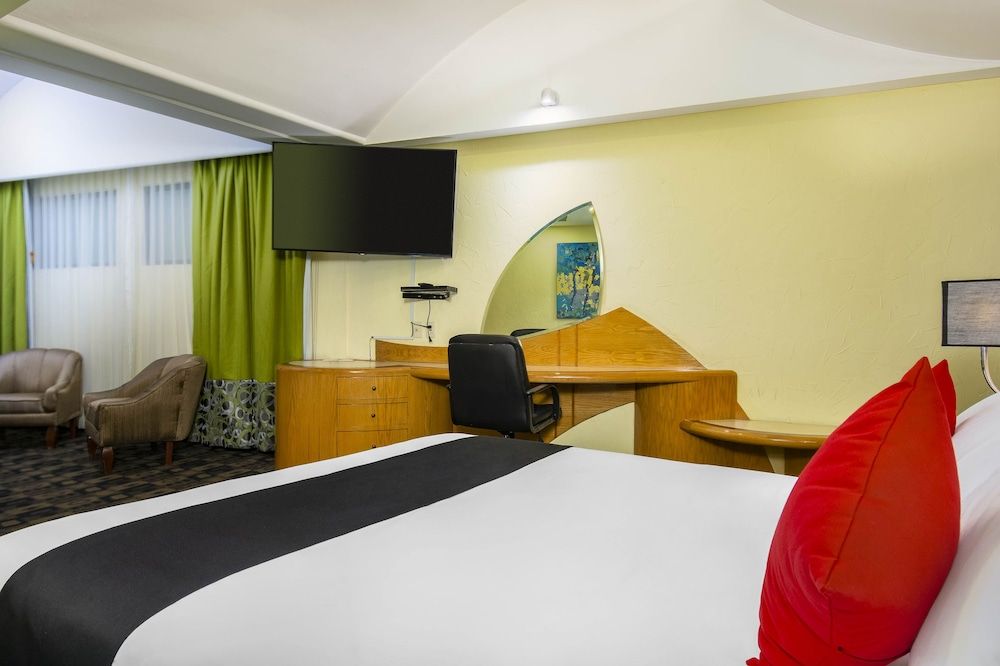 Mandarin Carton Deluxe Room, Jetted Tub 2