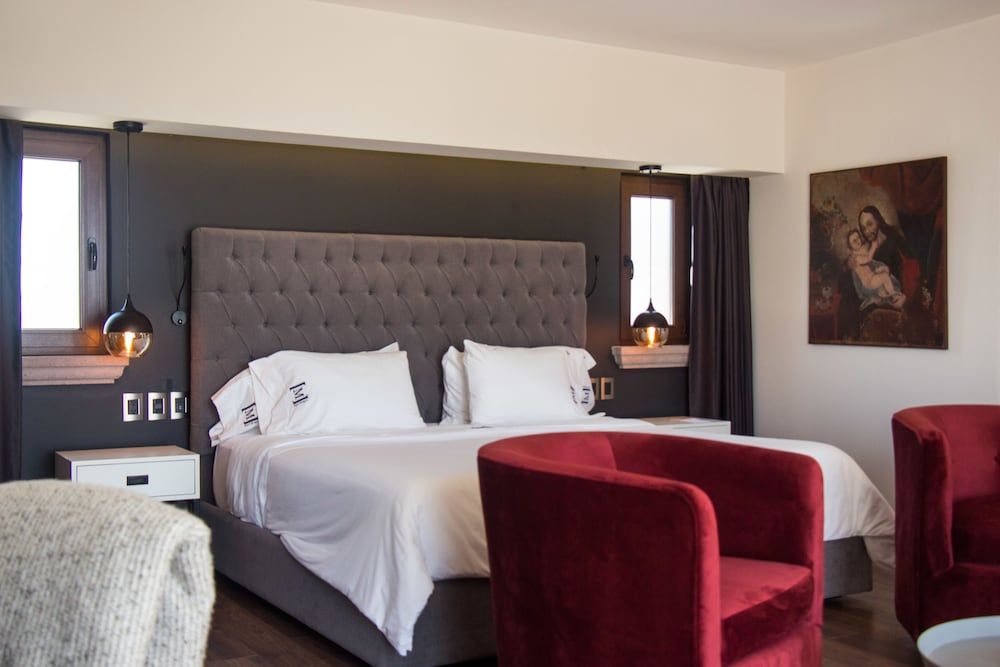 Maja Hotel Boutique Junior Suite, 1 King Bed, Balcony, City View 2