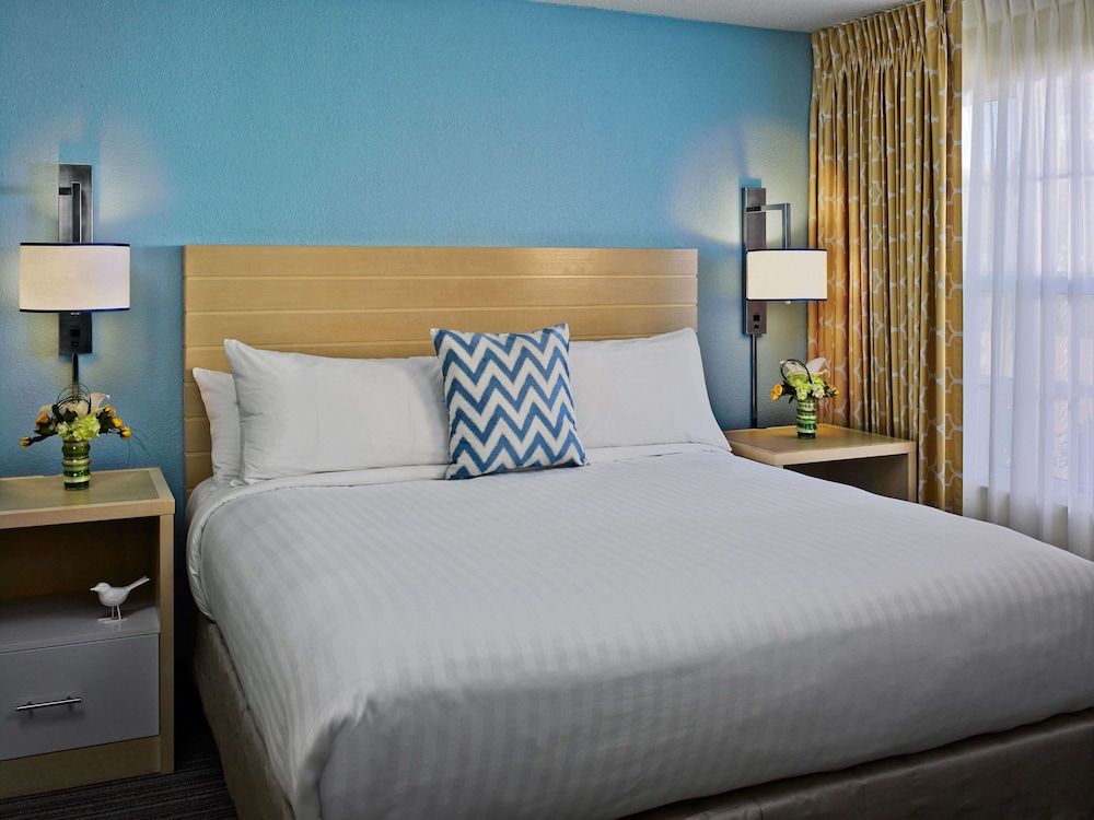 Sonesta ES Suites Cincinnati - Sharonville East Room, 1 King Bed, Accessible (Mobility/Hearing) 2