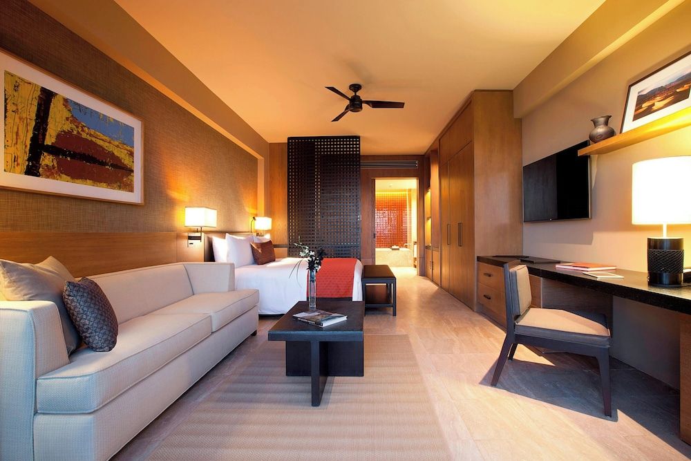 Deluxe Room, 1 King Bed, Non Smoking, Resort View