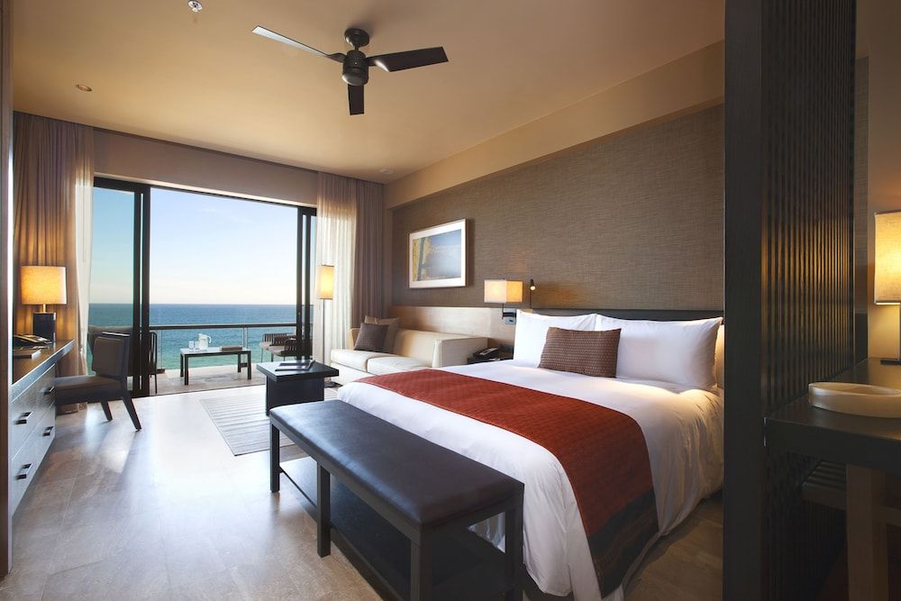Deluxe Room, 1 King Bed, Non Smoking, Ocean View (Balcony)