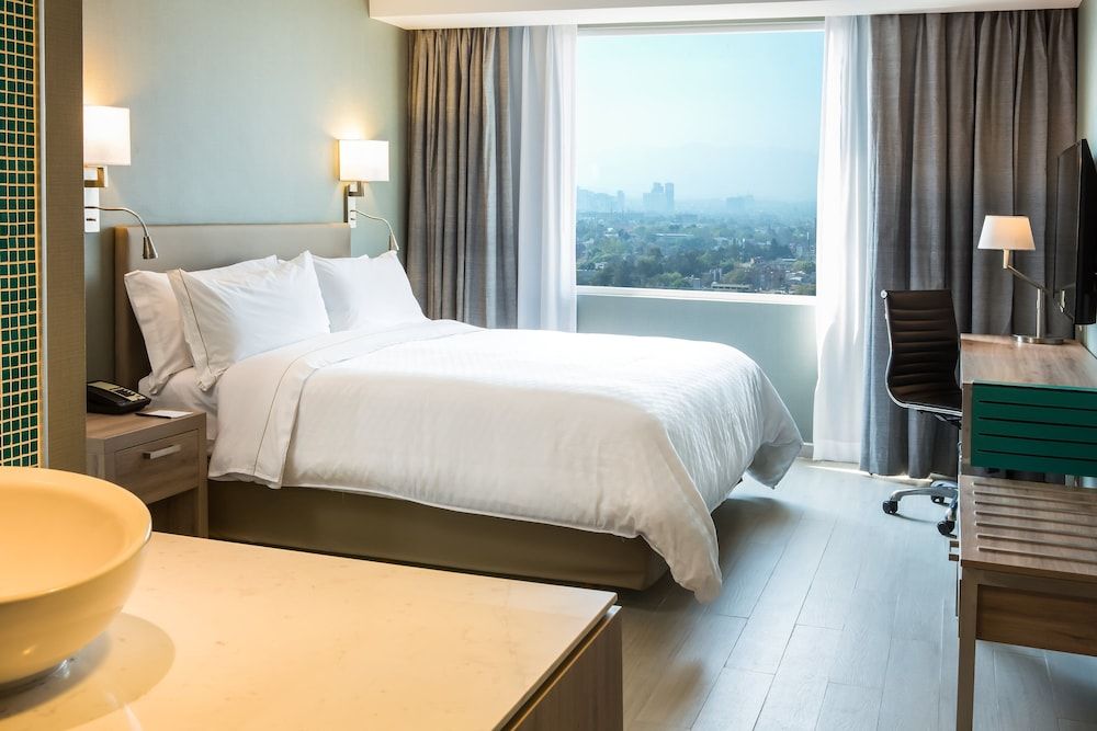 Fiesta Inn Express Ciudad de México Forum Buenavista Superior Room, 1 King Bed 3