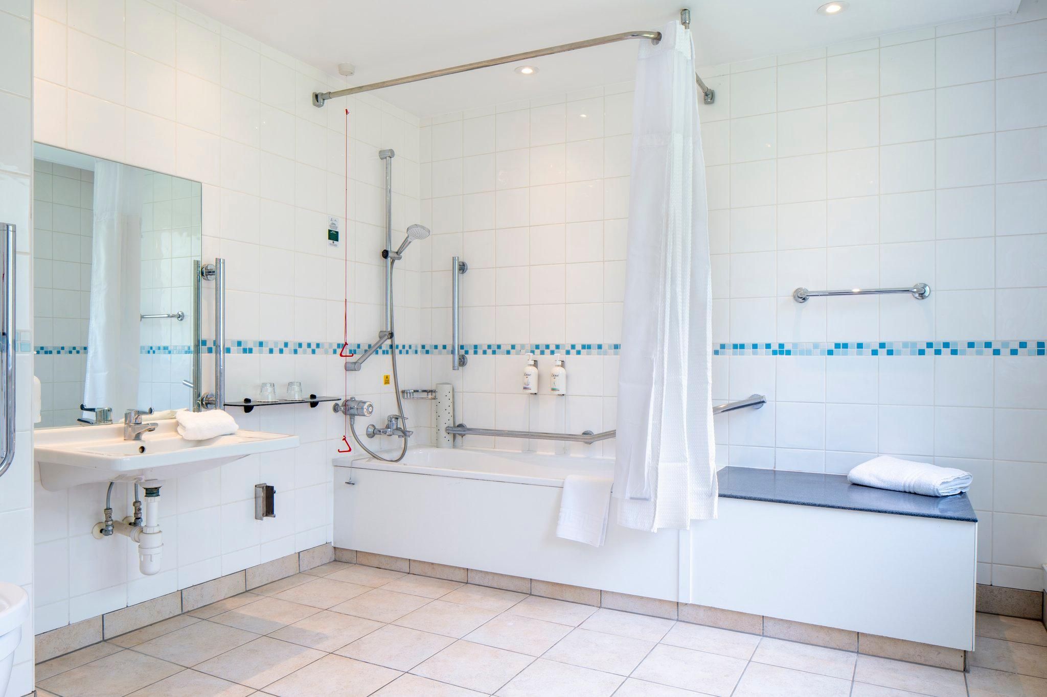 Holiday Inn Bristol Filton By IHG 1 Double Standard Accessible 3