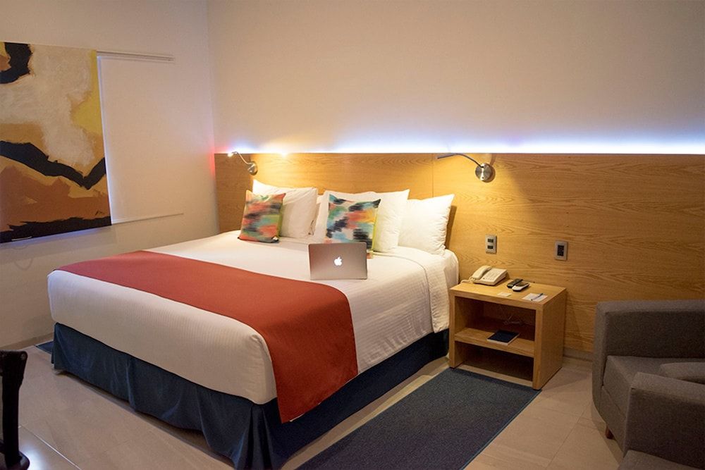 Hit Hoteles Aeropuerto Puebla Suite, 1 King Bed