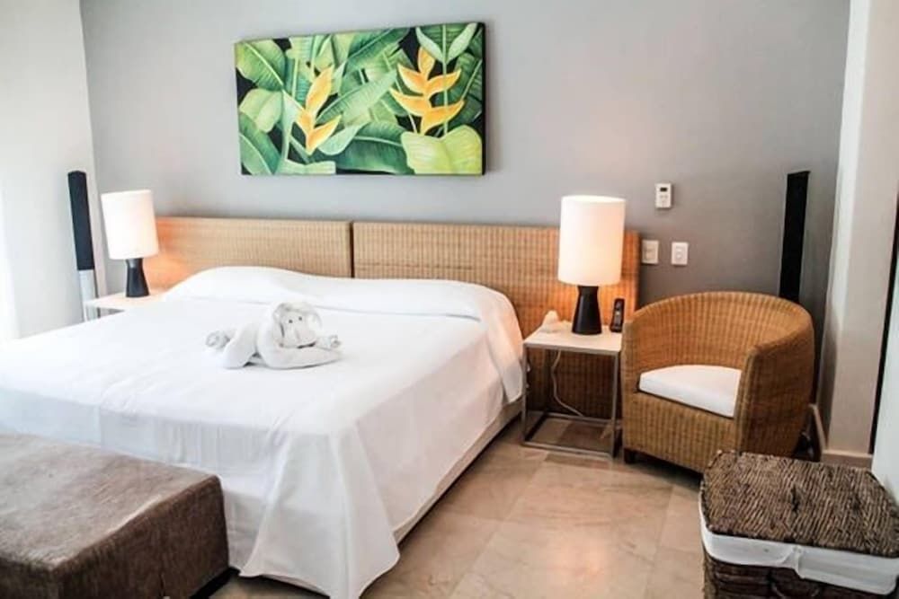 Luxury Condo, 2 Bedrooms, Pool View, Poolside