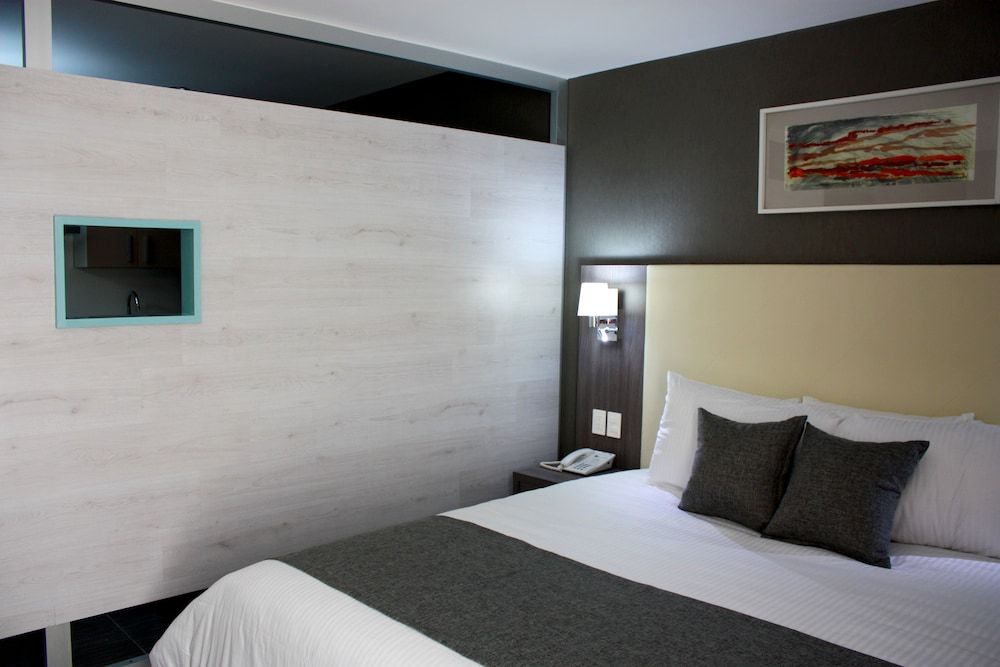 Room (Suite)