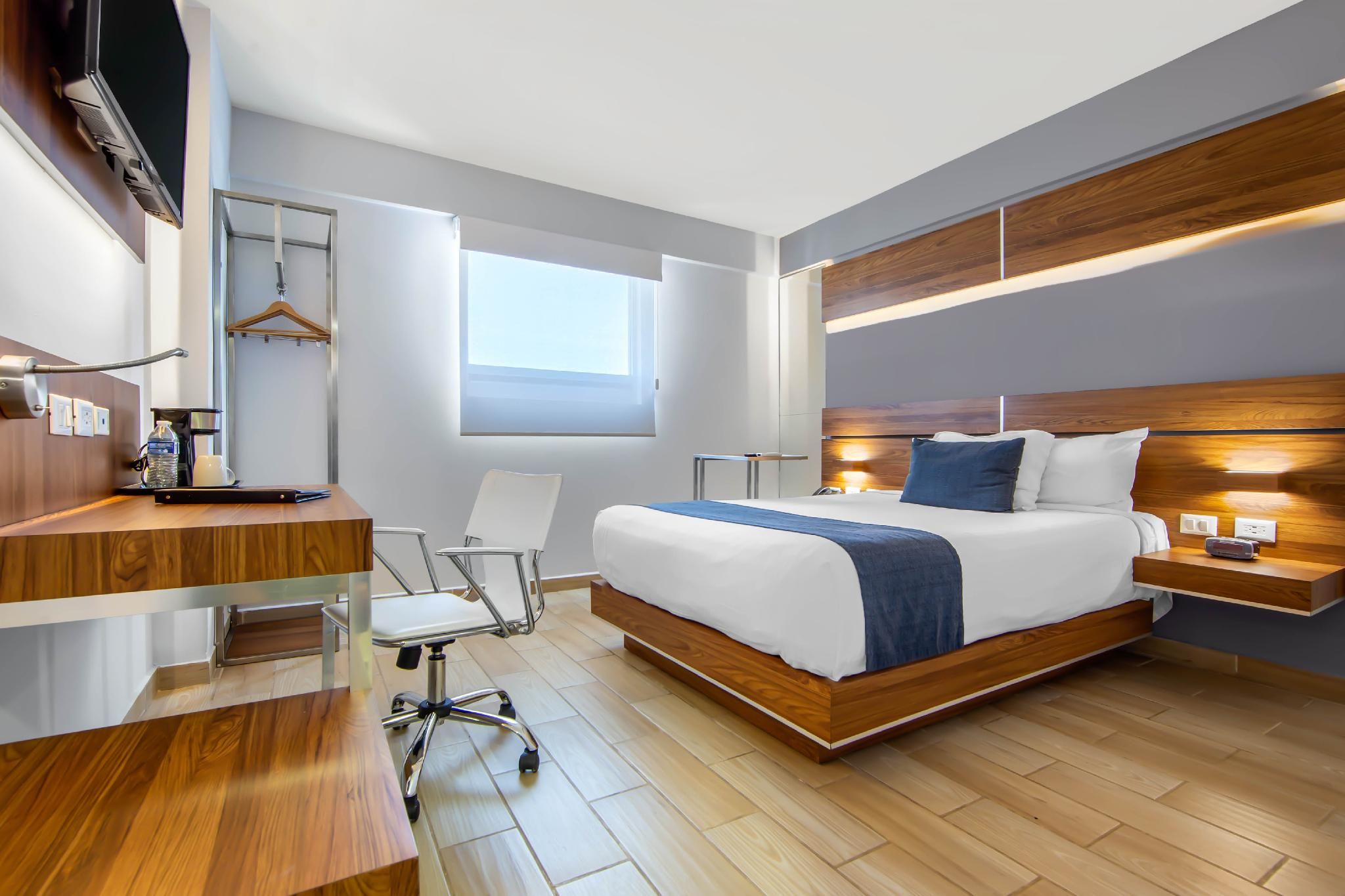 1 Queen Bed, Nonsmoking