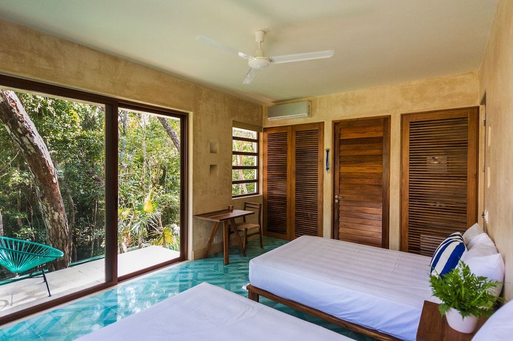 Suite Deluxe, 2 Double, Pool View, Balcony/Patio