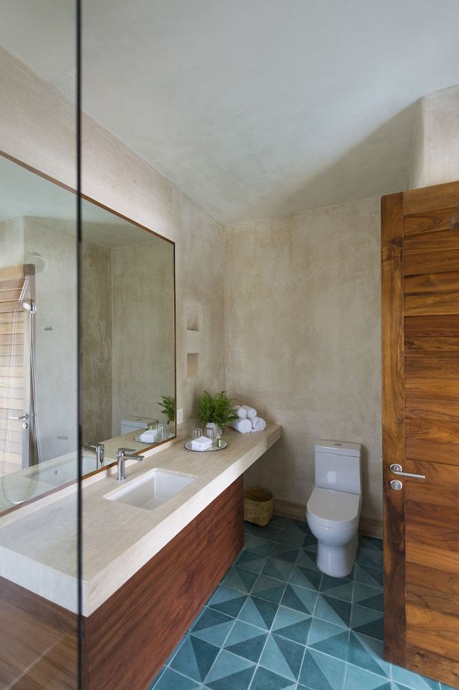 Suite Deluxe, King, Pool View, Balcony/Patio