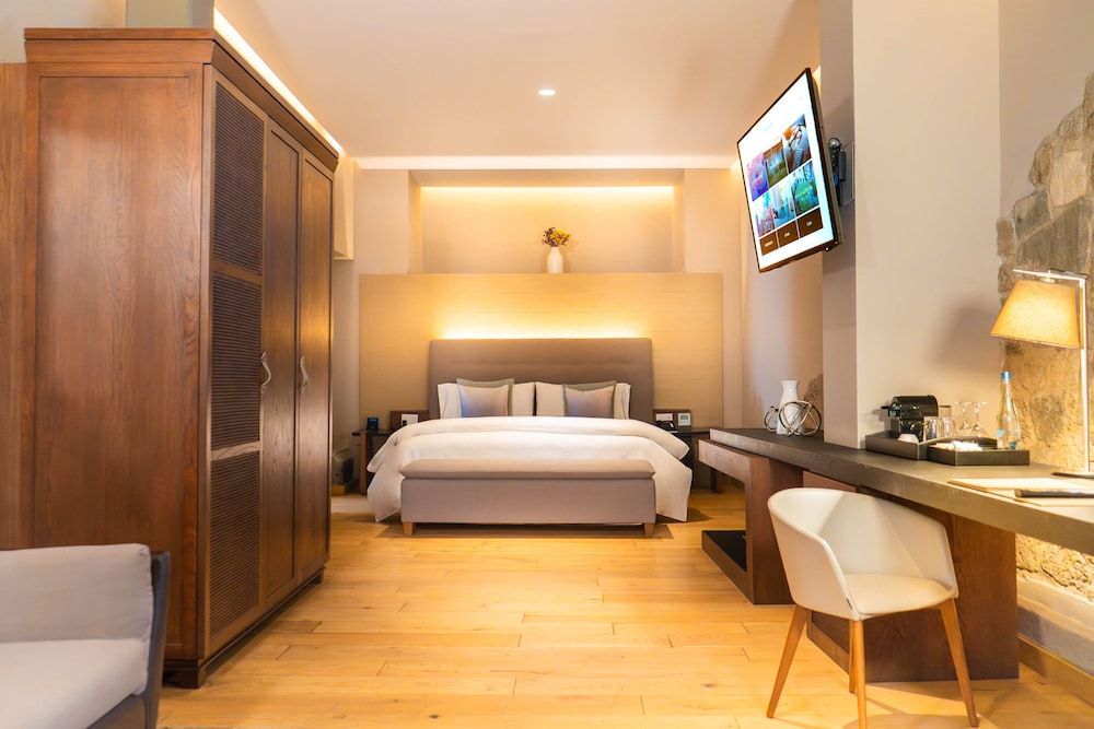 Deluxe Room, 1 King Bed, Courtyard View (Suite Deluxe)