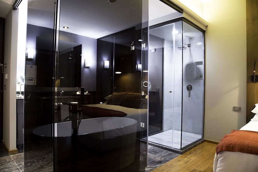 Hotel Love It CAS Consulate Superior Suite 8