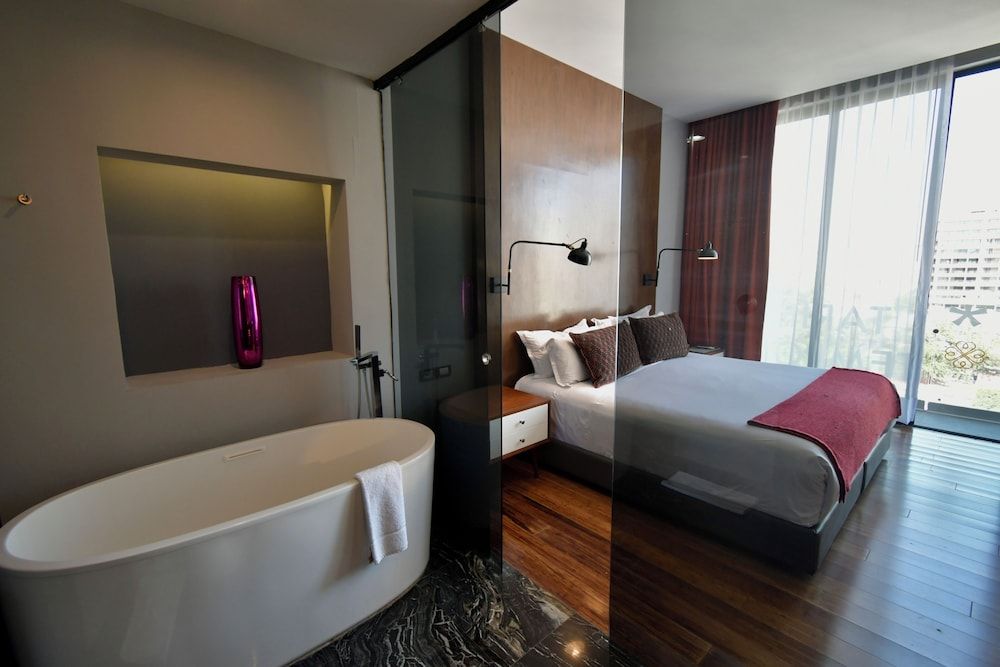 Hotel Love It CAS Consulate Junior Suite 2