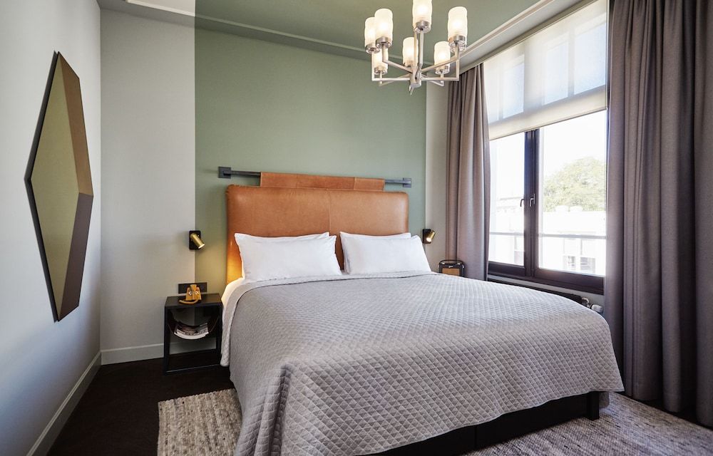 The Hoxton, Amsterdam Cosy with canal view 3