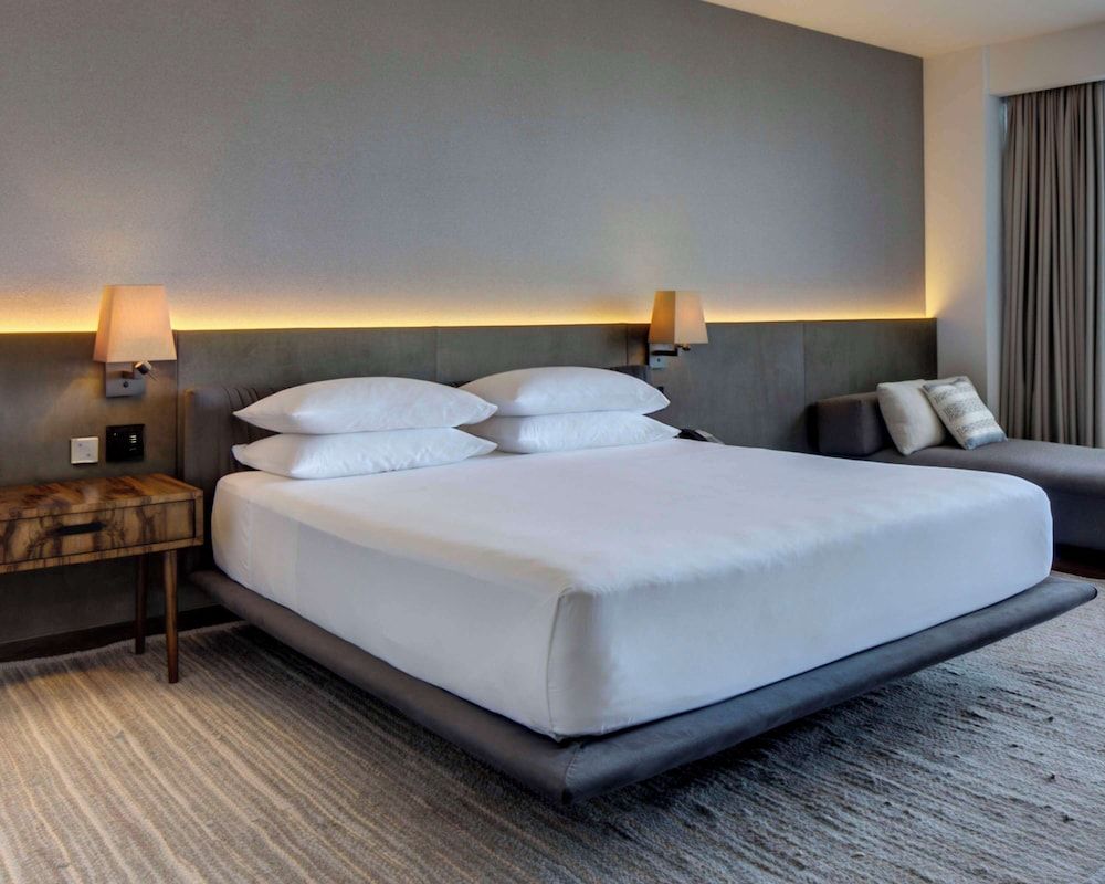 Suite, 1 King Bed (Regency Suite)