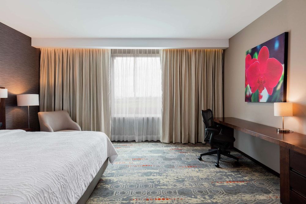 Room, 1 Queen Bed, Accessible (Mobility & Hearing, Roll-in Shower)