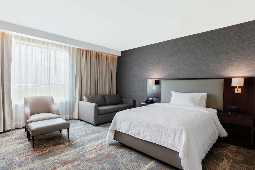 Room, 1 Queen Bed, Accessible (Mobility & Hearing, Roll-in Shower)