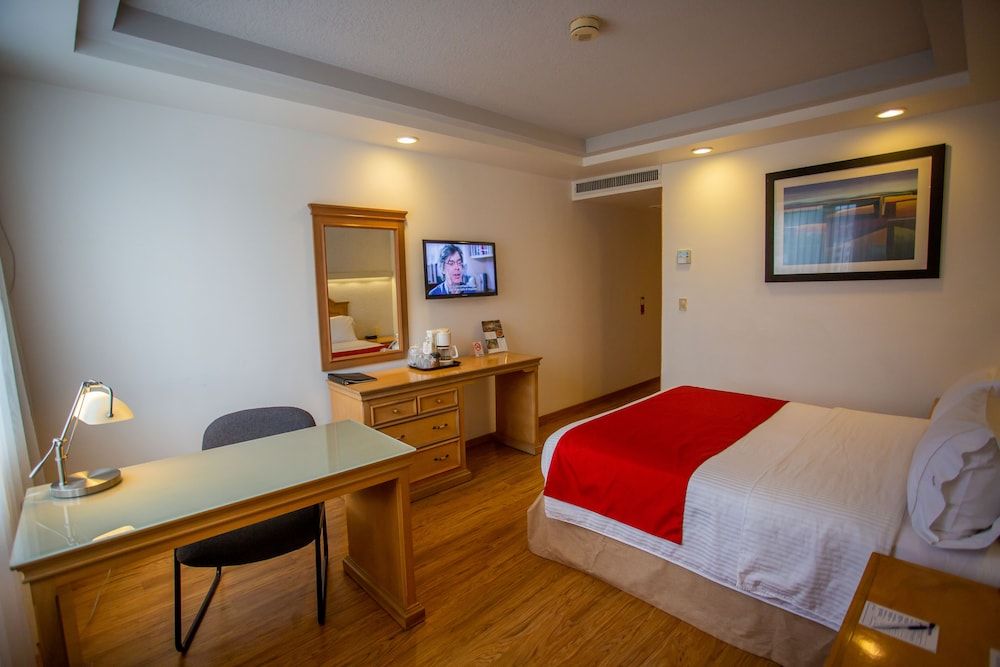 Hotel Horizon and Convention Center Plus King 8