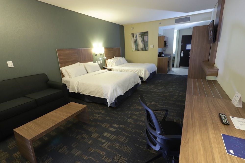 Suite, 2 Queen Beds