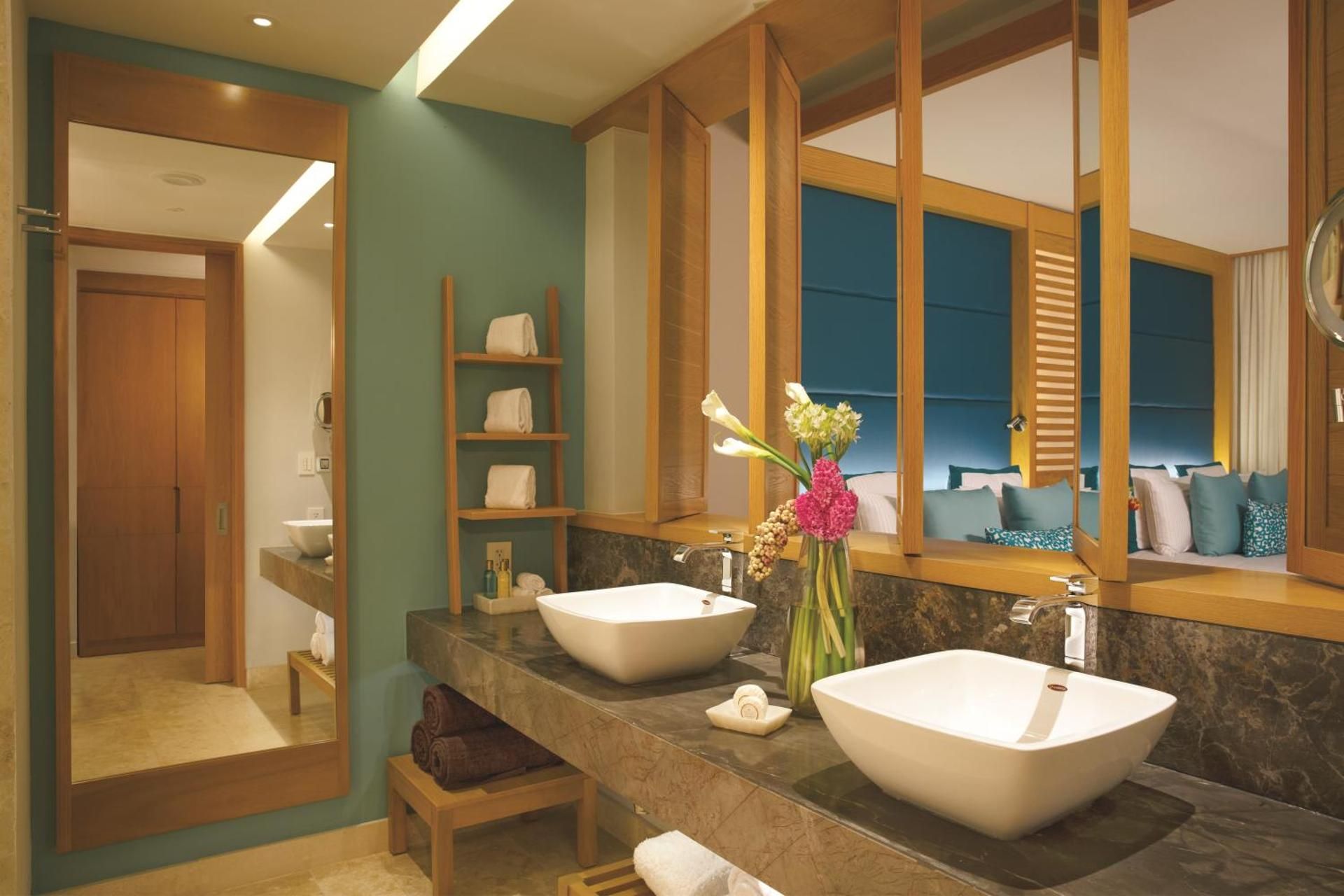 2 Queen Junior Suite
