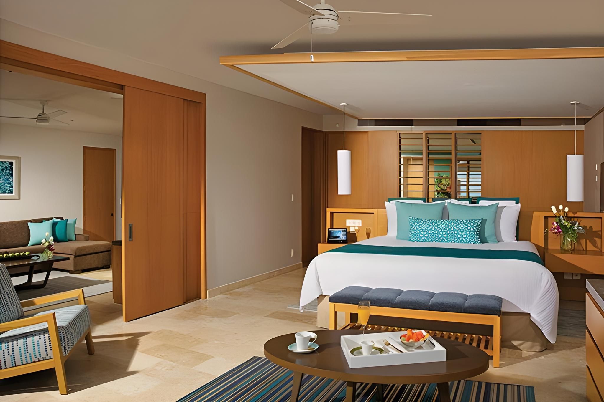 Preferred Club Paramount Suite Ocean View- King - All Inclusive