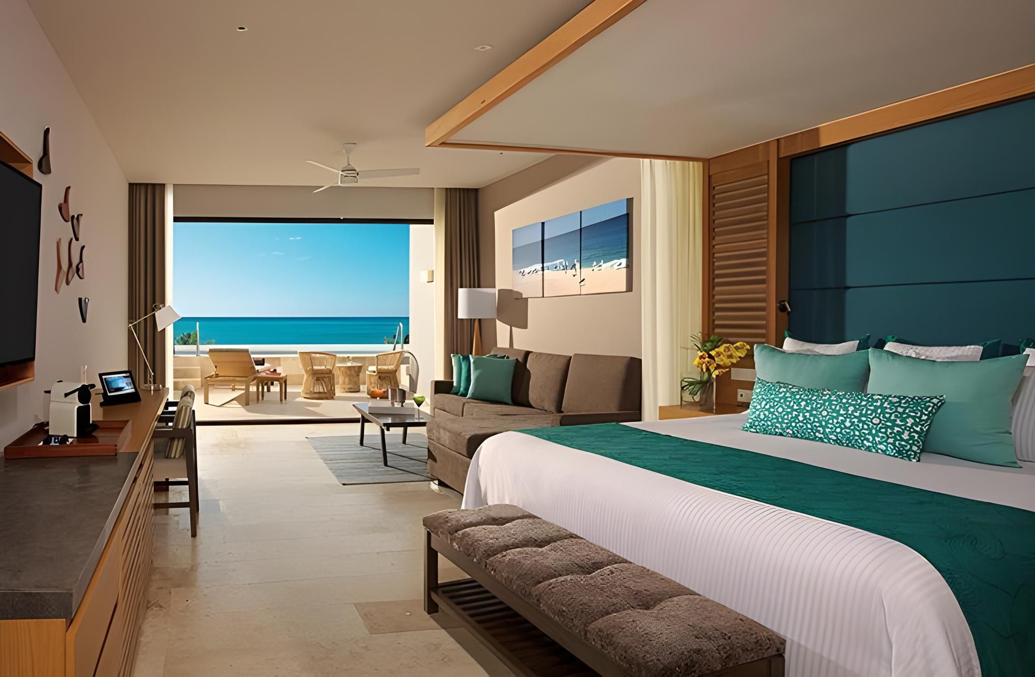 Preferred Club Master Suite Ocean View - King Bed - All Inclusive