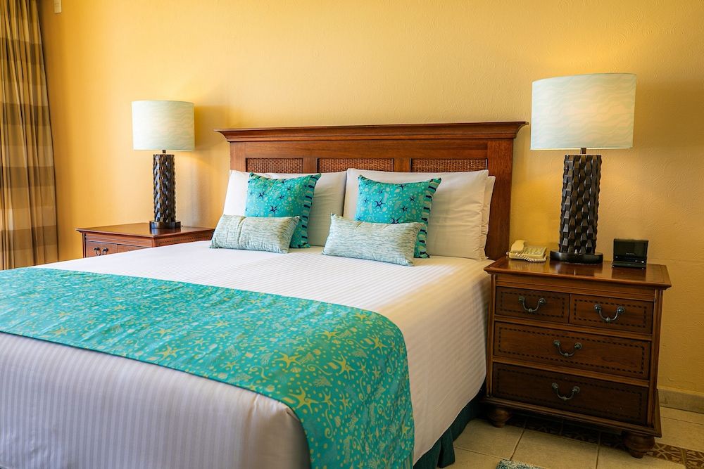Deluxe Room, 1 King Bed, Garden View