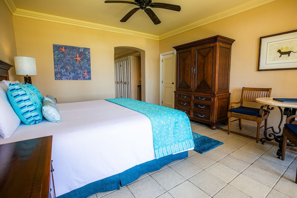 Deluxe Room, 1 King Bed, Ocean View