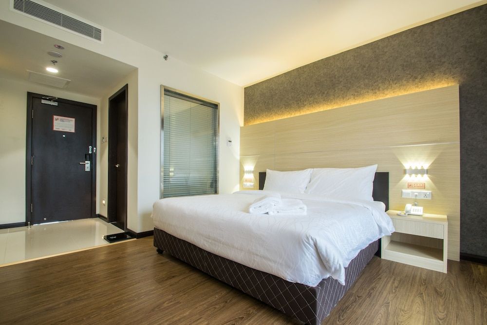 Hotel Labuan Point Deluxe Room, 1 King Bed, Non Smoking 2