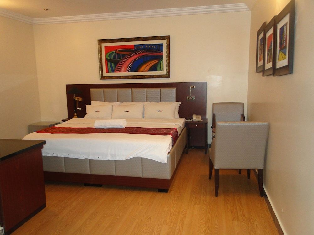 Capital Inn Plus Ambassadorial Suite 2