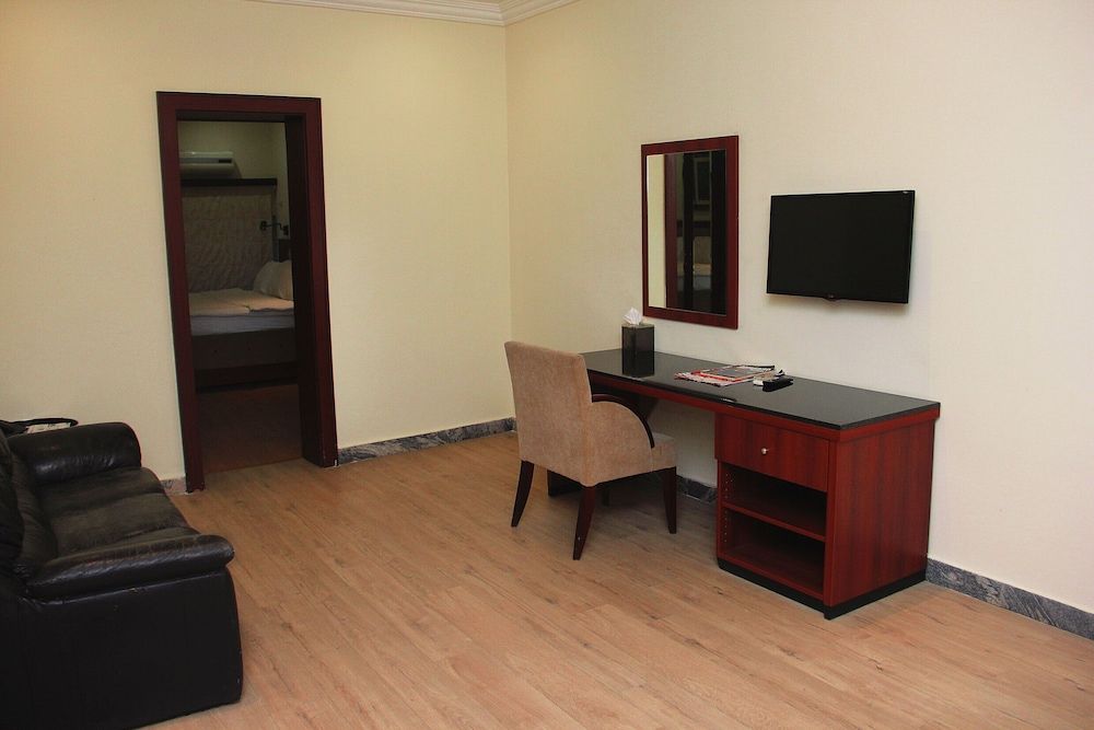Capital Inn Plus Ambassadorial Suite 6