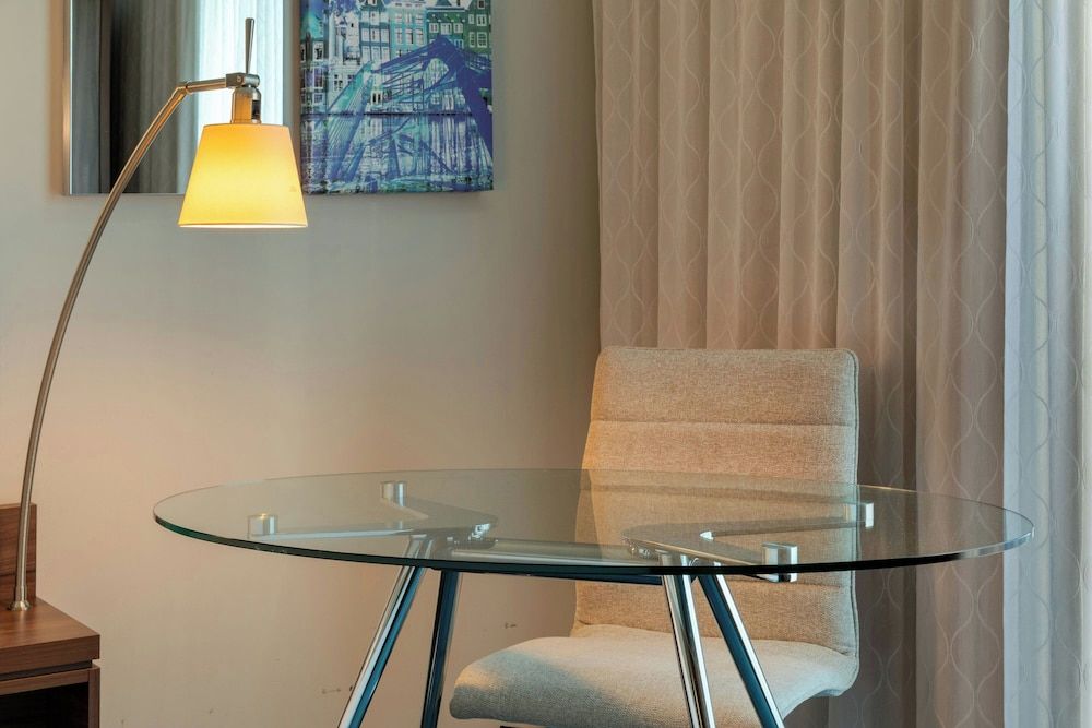 Courtyard by Marriott Amsterdam Standard Twin Room, 2 Twin Beds 9