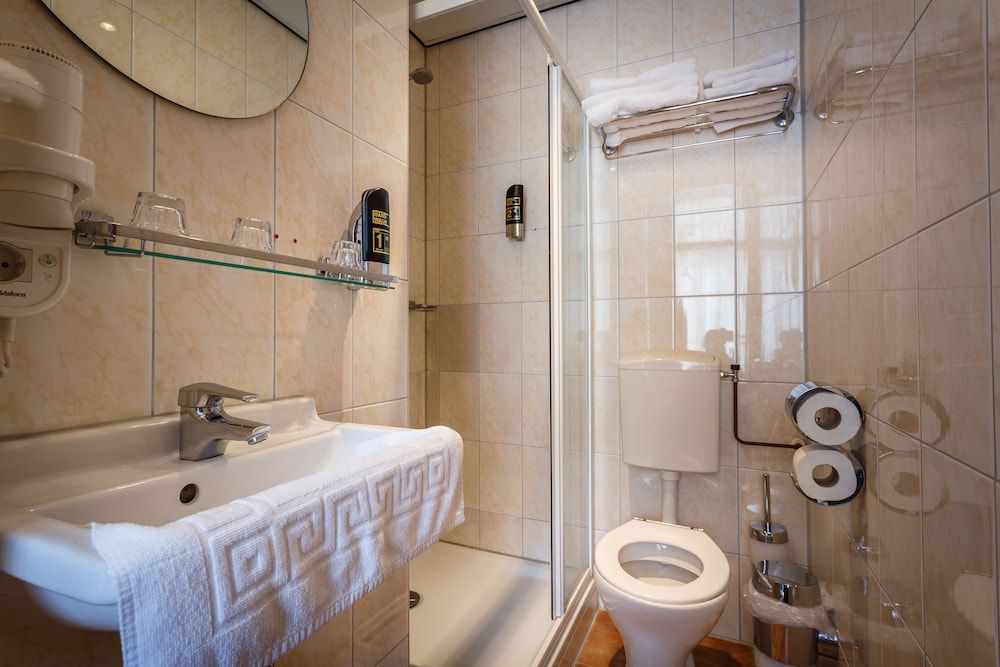 Hotel Mozart Standard Triple Room 6