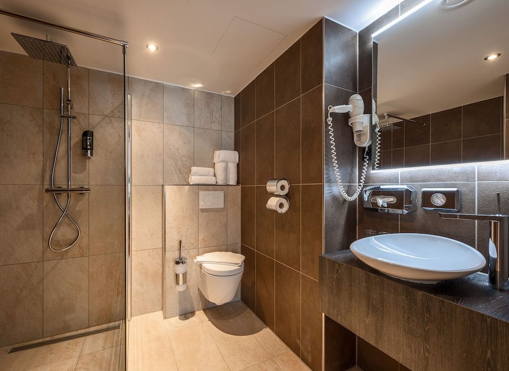 The Alfred Hotel Economy Double Room, 1 Large Twin Bed 4