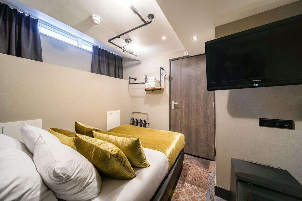 The Alfred Hotel Economy Double Room, 1 Large Twin Bed