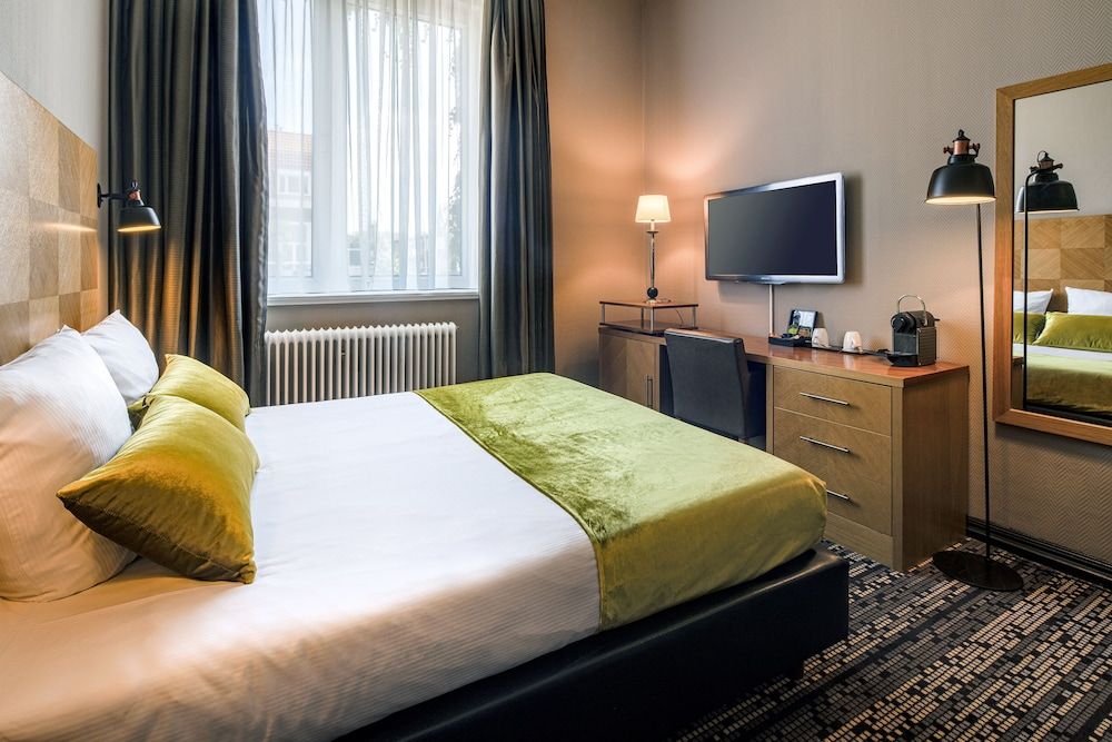 undefined The Alfred Hotel 9