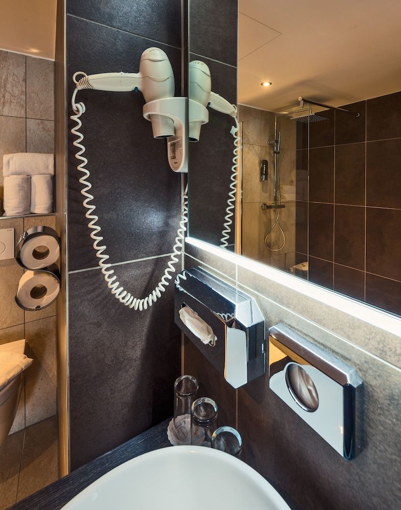 The Alfred Hotel Economy Double Room, 1 Large Twin Bed 5