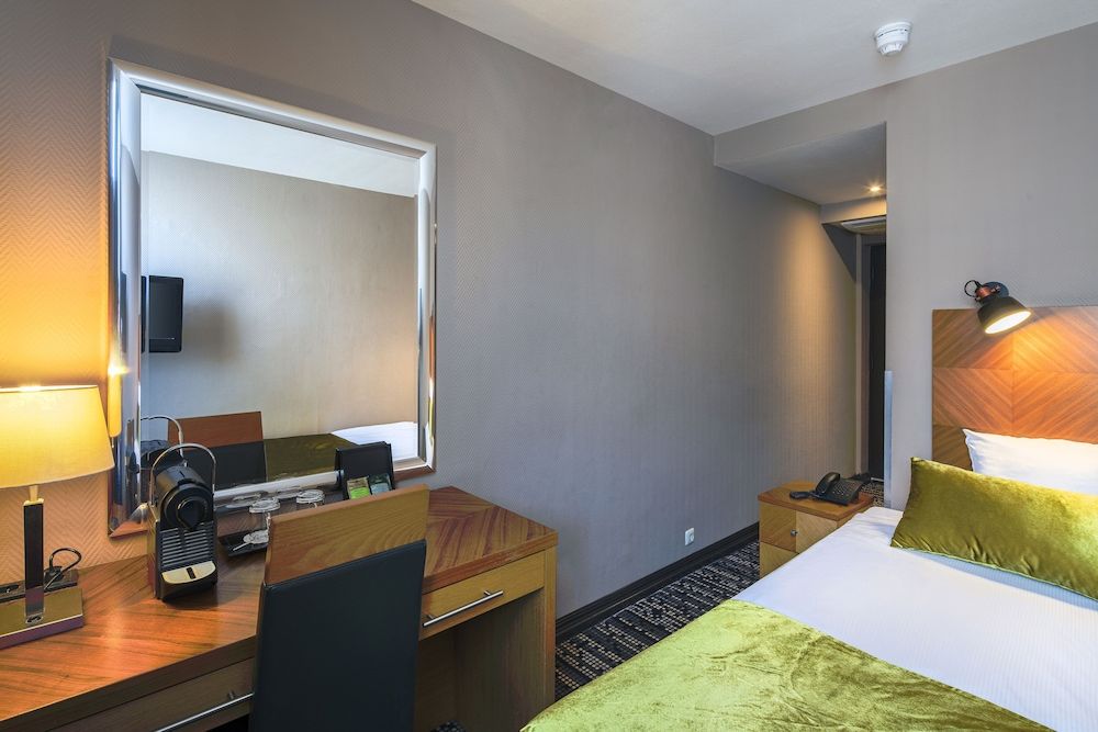 undefined The Alfred Hotel 10