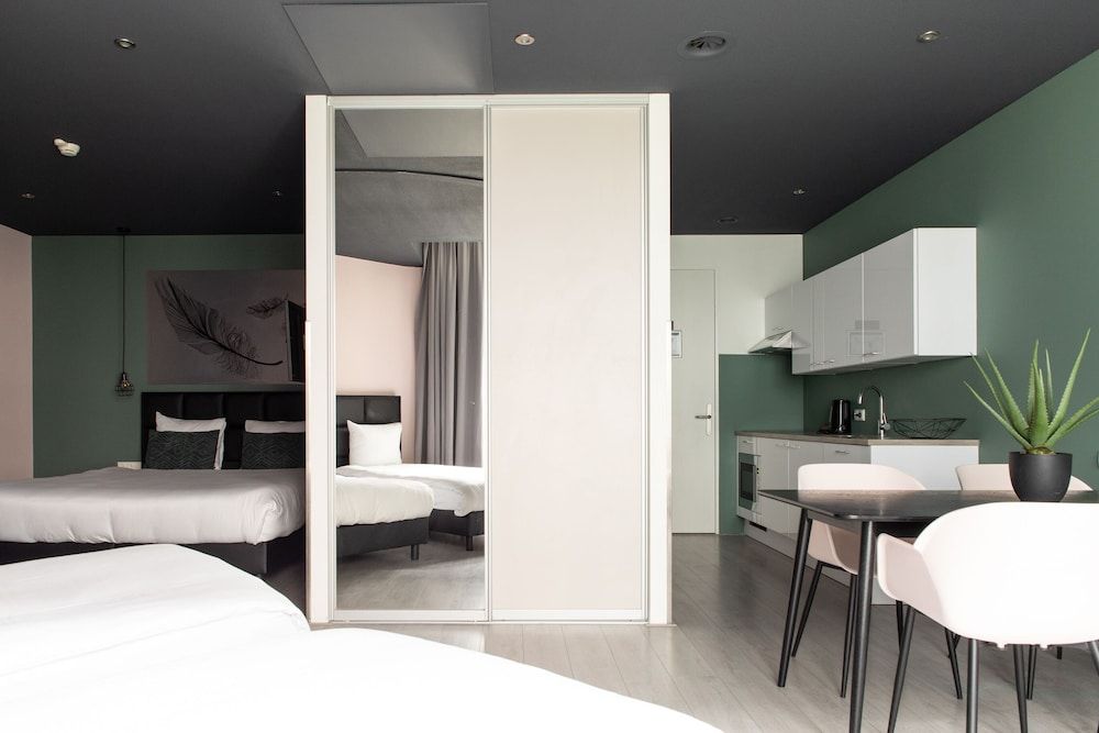 undefined Hotel2Stay 4