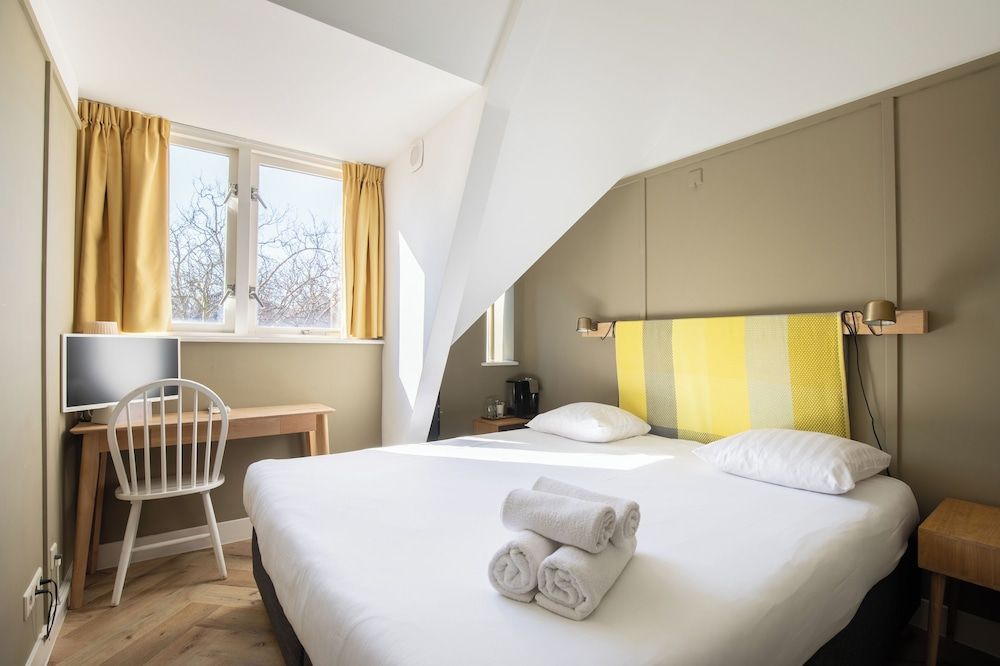 undefined Hotel Light 5