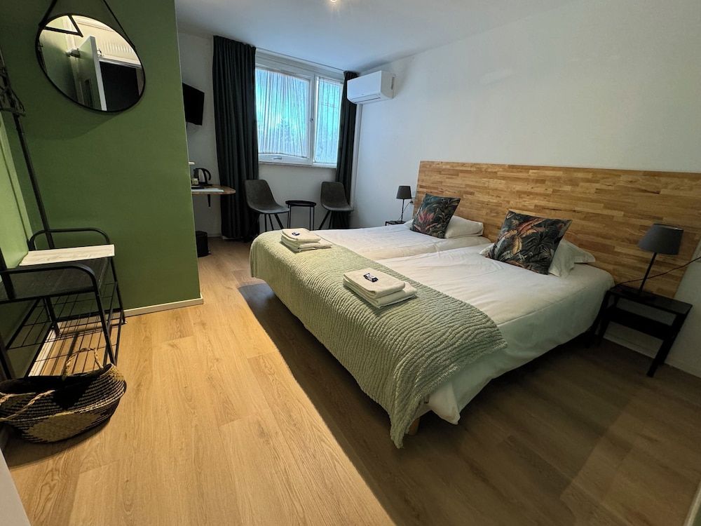 Deluxe Double Room (with Shower)