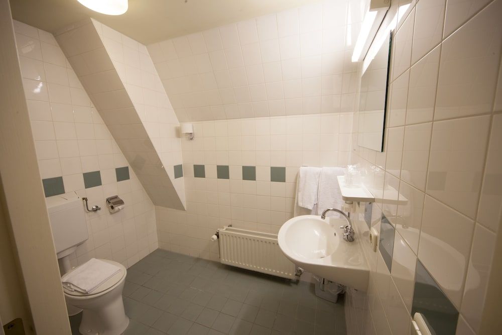 Fletcher Hotel Gilde Family Room (shower) 4