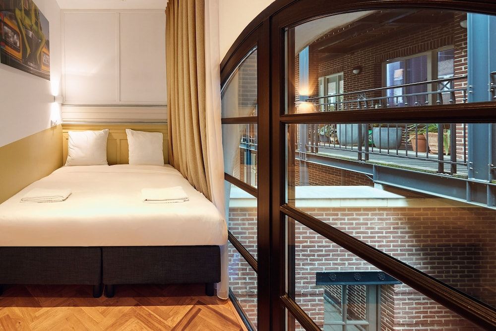 Hotel Not Hotel Amsterdam The Sun Room, Shared Bathroom 2