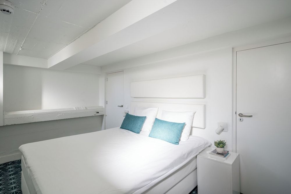 YAYS Amsterdam Salthouse Canal by Numa L2 Bedroom Apartment, Sofa Bed, Duplex 3