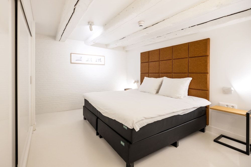 YAYS Amsterdam Salthouse Canal by Numa L1 Bedroom Apartment,Sofa Bed,Canal view 3