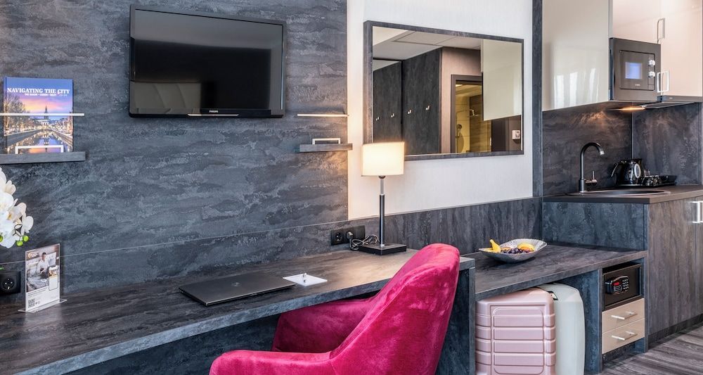 PLAZA Premium Grand Winston Standard Double Room 11