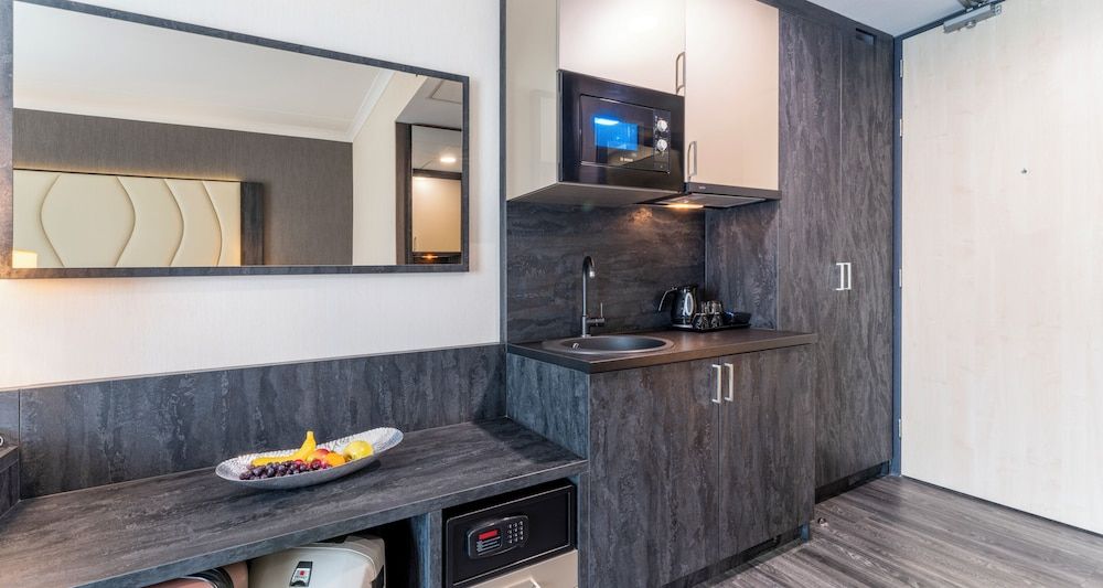 PLAZA Premium Grand Winston Standard Double Room 10