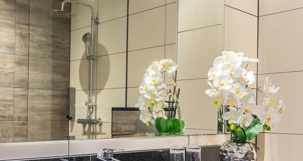 PLAZA Premium Grand Winston Standard Double Room 4